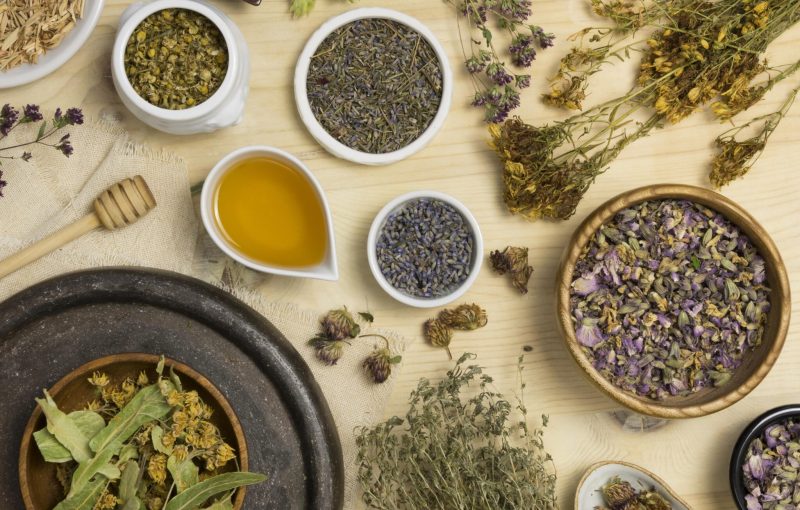 mise-plat-epices-herbes-medicinales-naturelles