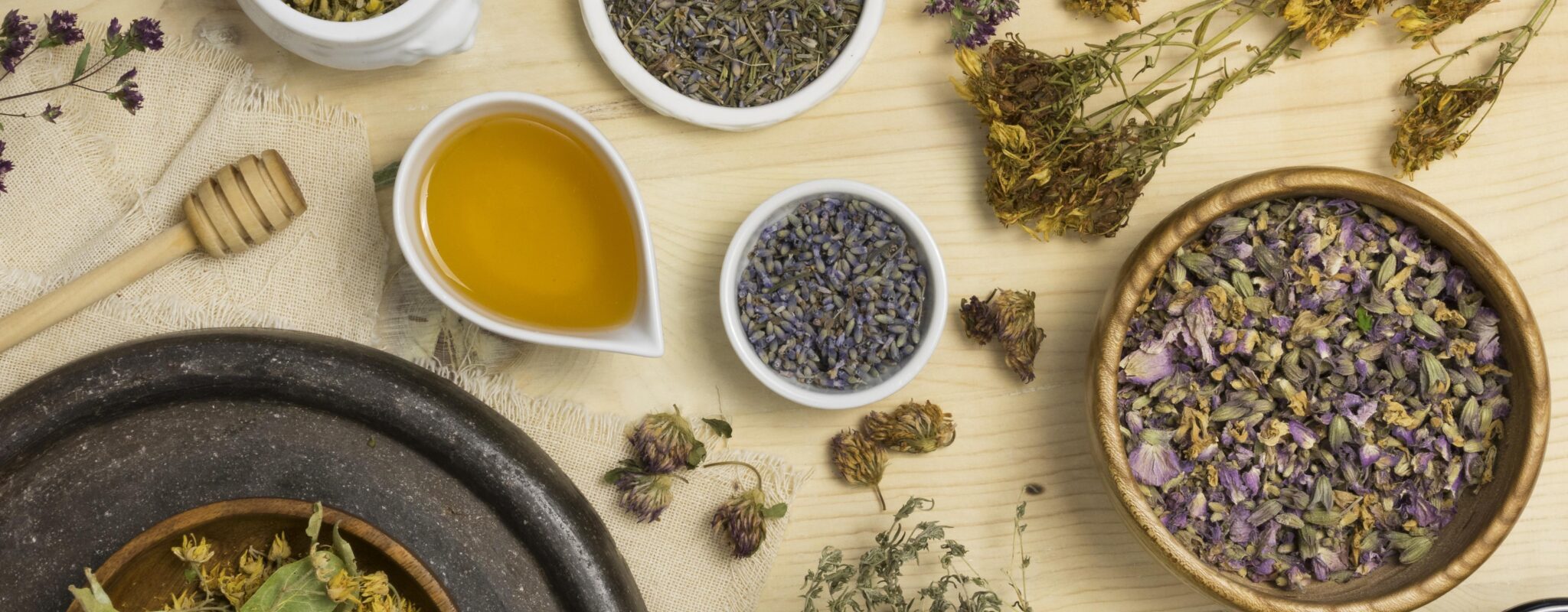 mise-plat-epices-herbes-medicinales-naturelles